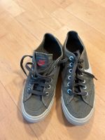 Nike Stoff Sneaker schmal oliv grün / beige Gr. 40,5 selten Nordrhein-Westfalen - Oberhausen Vorschau