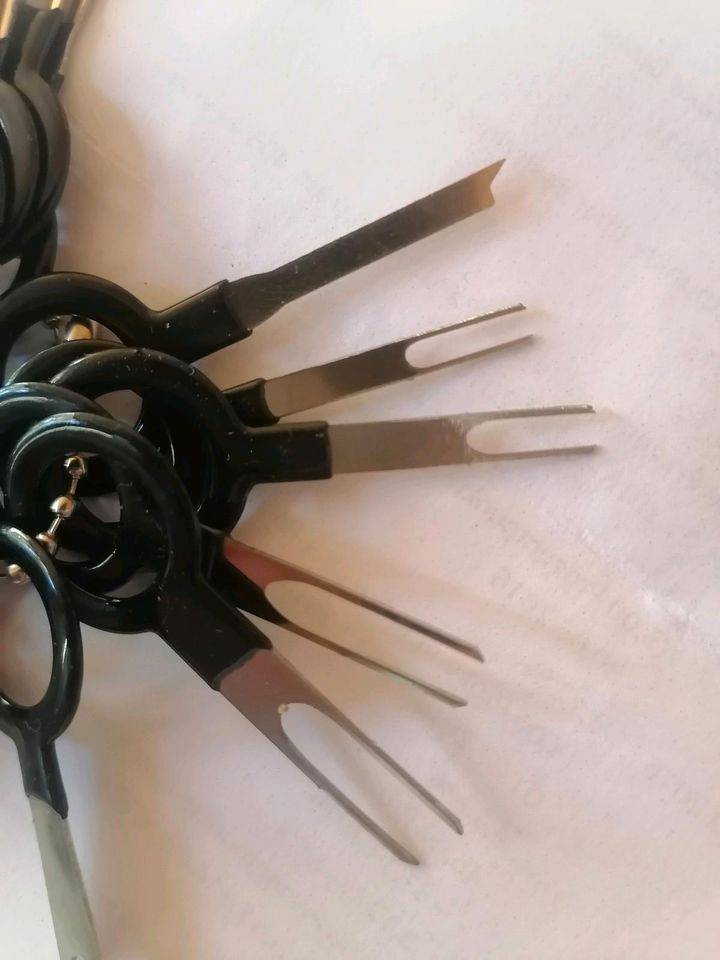 18 Teiliges Auspinwerkzeug für Stecker in Bergkamen