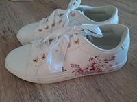 Toller Sneaker mit Blumrnmuster Thüringen - Frauenwald Vorschau