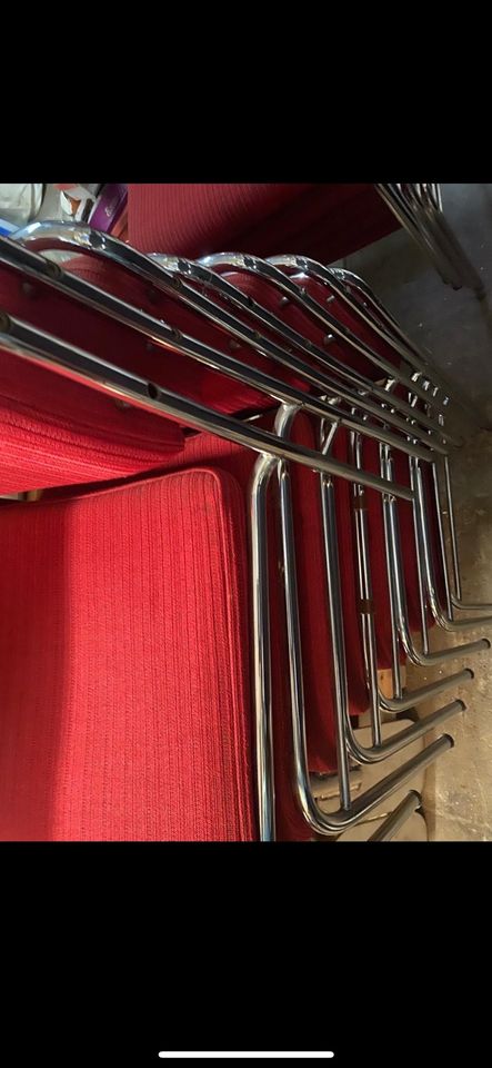 schöne Stühle, rot , Stoff mit Metallgestell Chrom, Büro, Party in Fürstenberg/Havel