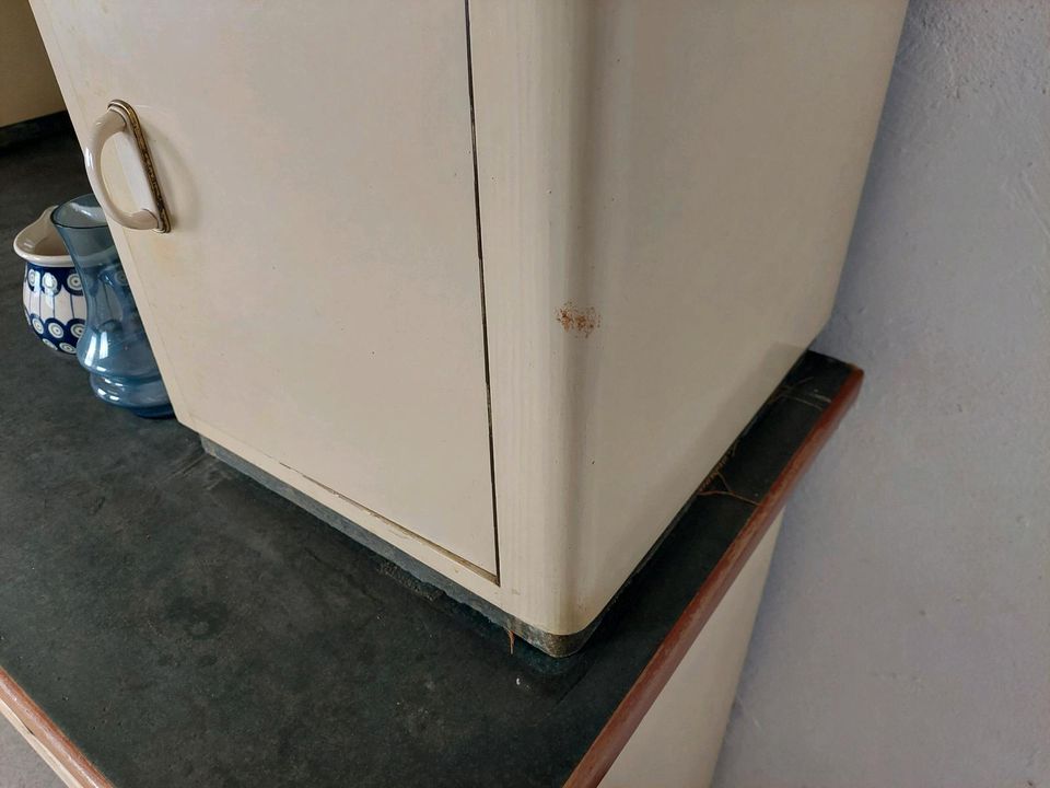 Vintage Küchenbuffet Highboard Holzschrank 60er 70er DDR Retro in Leipzig