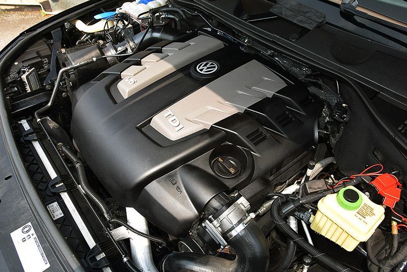 Volkswagen TOUAREG 3.0 TDi V6 EXCLUSIVE *Aut.*Leder*Xenon* in Düsseldorf