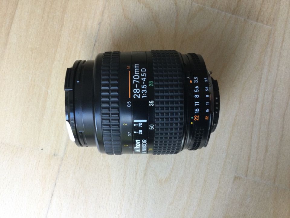 Objektiv Nikon AF 28-70mm 1:3.5-4.5 D in Wiesbaden