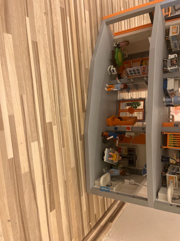 Playmobil Krankenhaus mit Zubehör in Elmshorn