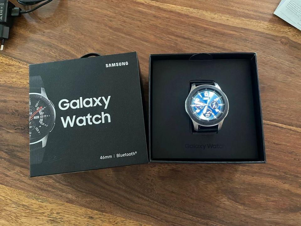 Samsung S 22 + Galaxy Watch im Set in Trebbin