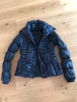GUESS Daunenjacke schwarz Gr. S Kr. München - Brunnthal Vorschau