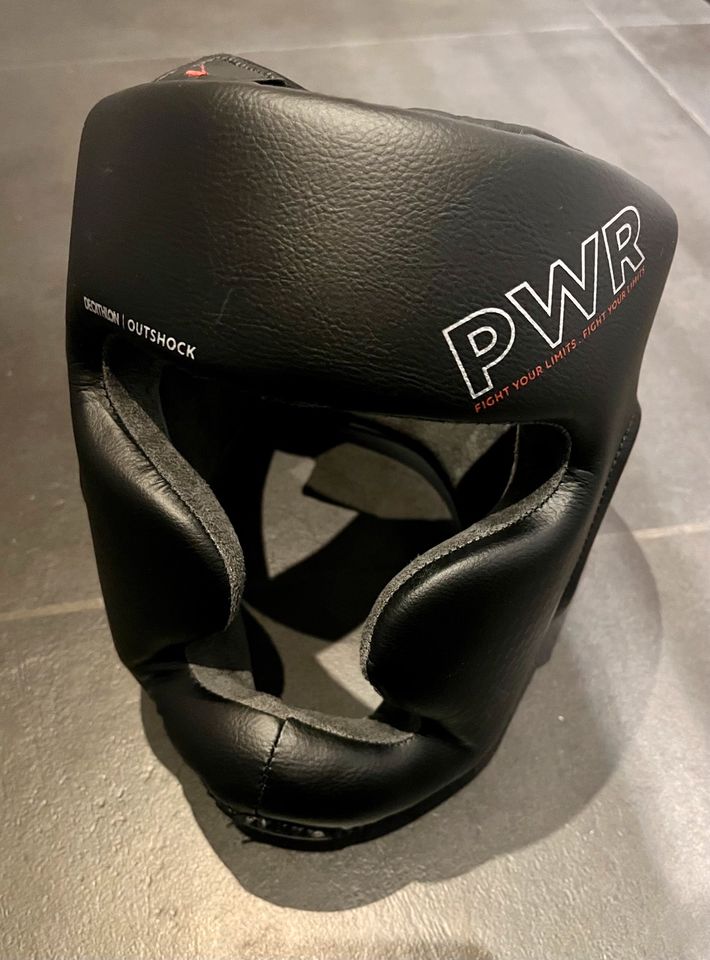 Outshock Boxhelm integral 500 Erwachsene schwarz Gr. L in Waiblingen