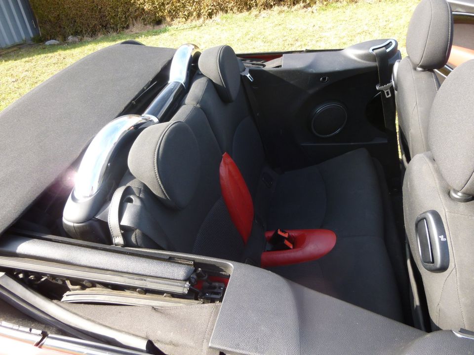 Top Mini Cooper Cabrio in rot Bi-Xenon Klima 8 fach Alubereift in Ruhstorf an der Rott