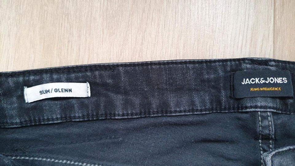 Slim fit Jeans von Jack & Jones in Gr. 31/34 in Frankfurt am Main