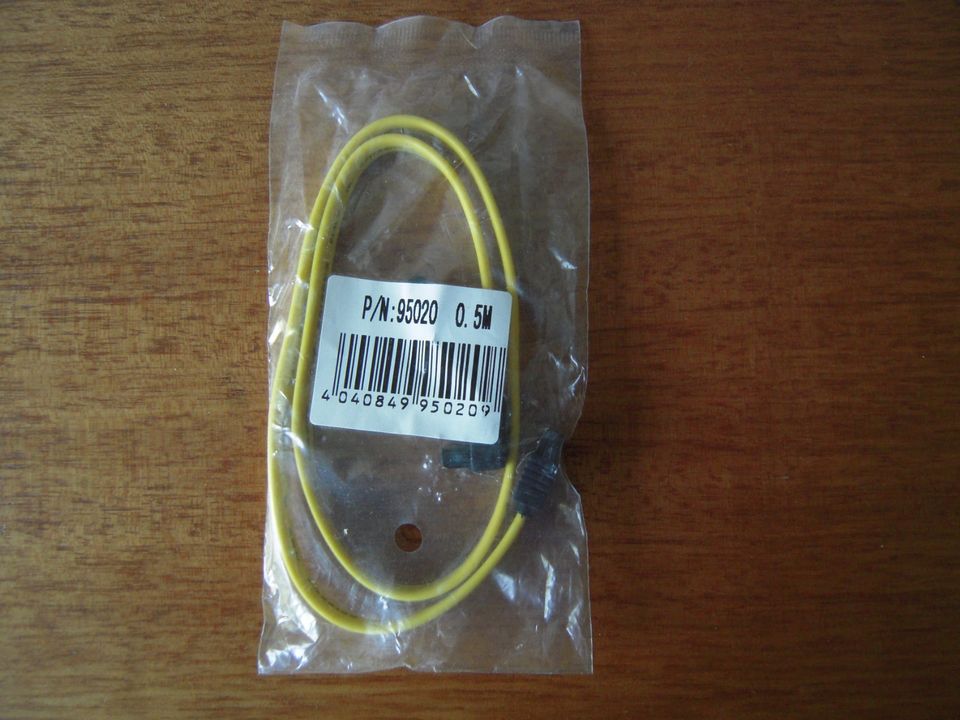 SATA Kabel 6 Gb/s Kabel High Speed abgewinkelt Metallclip in Lehre