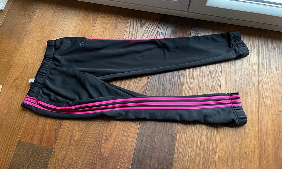 Jogginganzug Adidas schwarz pink Jogginghose Sweatshirtjacke in Fürth
