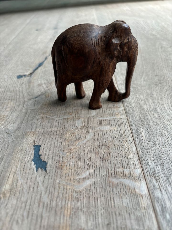 Elefant aus Holz in Solingen