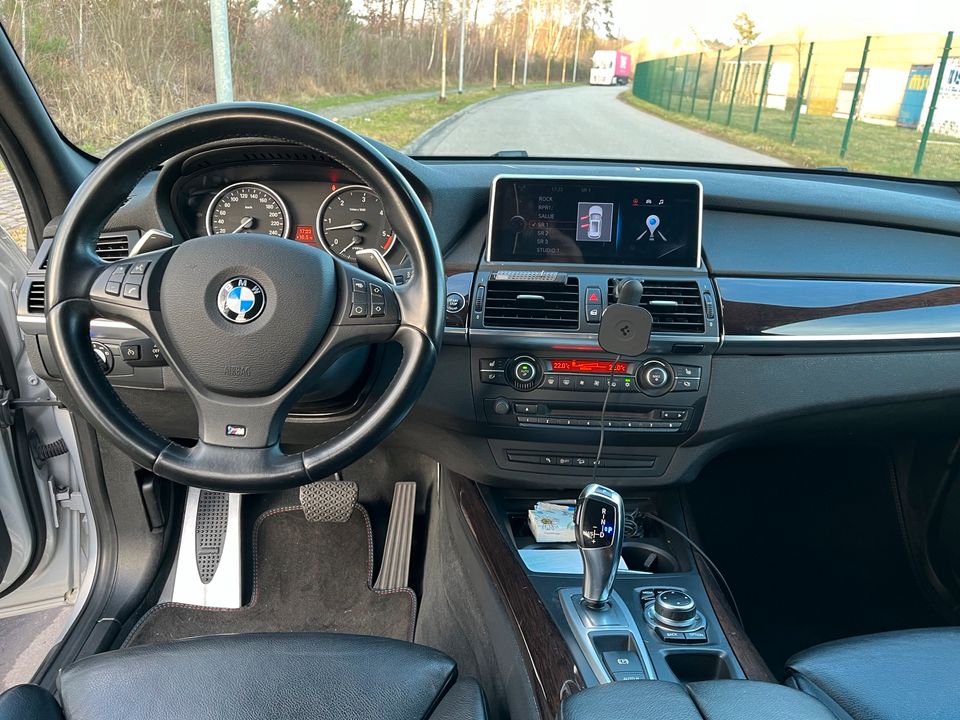 BMW X5 3.0d M-Paket-Standhzg.-Comfortsitz-Android-AHK-Keyless in Homburg