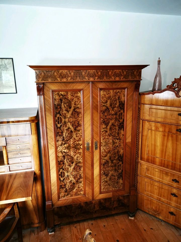 Antik Sekretär,Schrank, Vitrine antik, Vertiko antik in Marburg