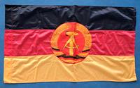 Originale DDR-Fahne 60 cm x 100 cm, mit Etikett, unbenutzt, NVA, Sachsen - Markkleeberg Vorschau