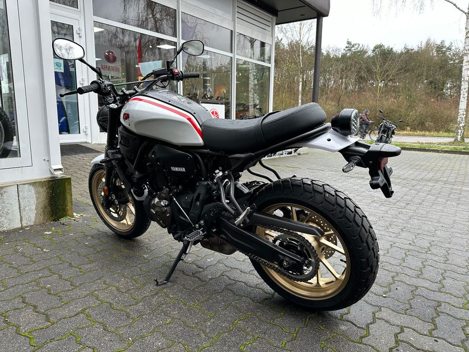 Yamaha XSR700 X-Tribute LED Modelljahr 2023 in Hanau