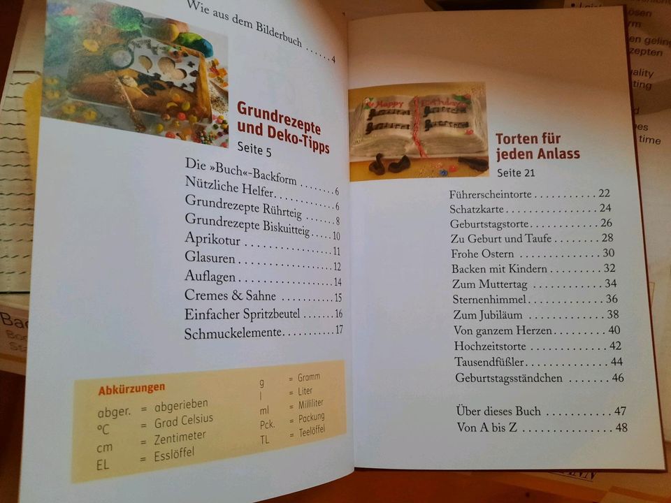 Backform für Kuchen in Buchform mit Rezeptbuch in Hechingen