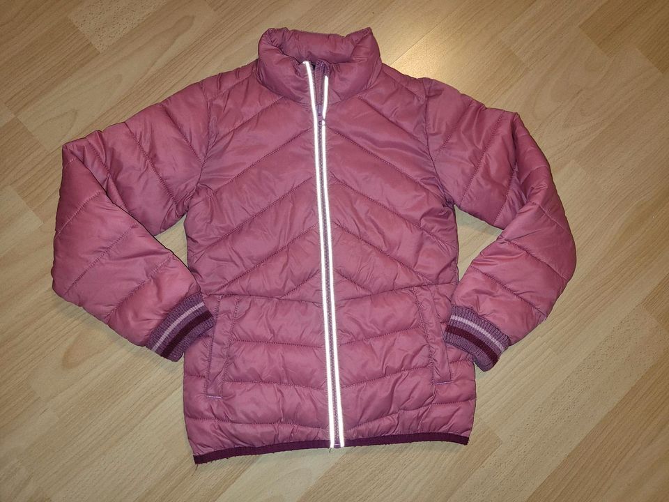 Leichtsteppjacke 128 Übergangsjacke Steppjacke Jacke beere in Niddatal