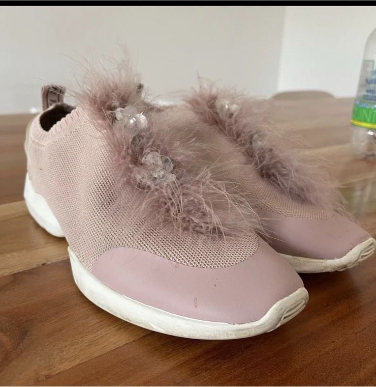 Stradivarius Schuhe Sneaker mit Federn & Steinen Rosa Gr. 41 in Bahlingen