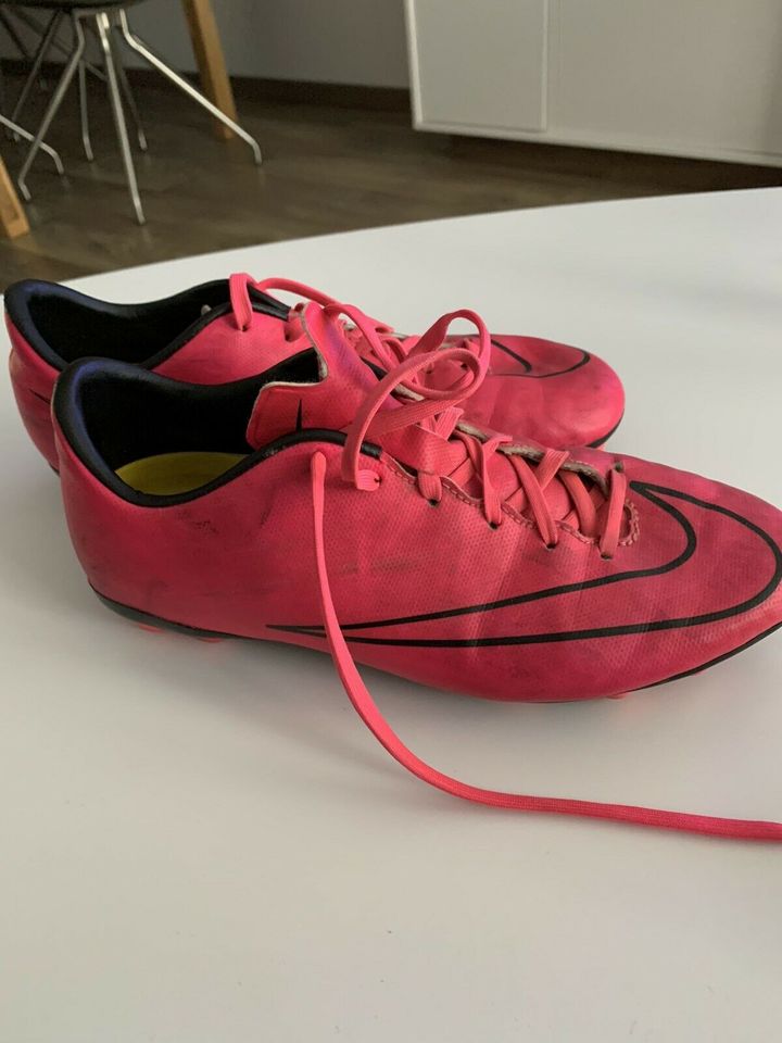 NIKE fussballschuhe mercurial Damen in Düsseldorf