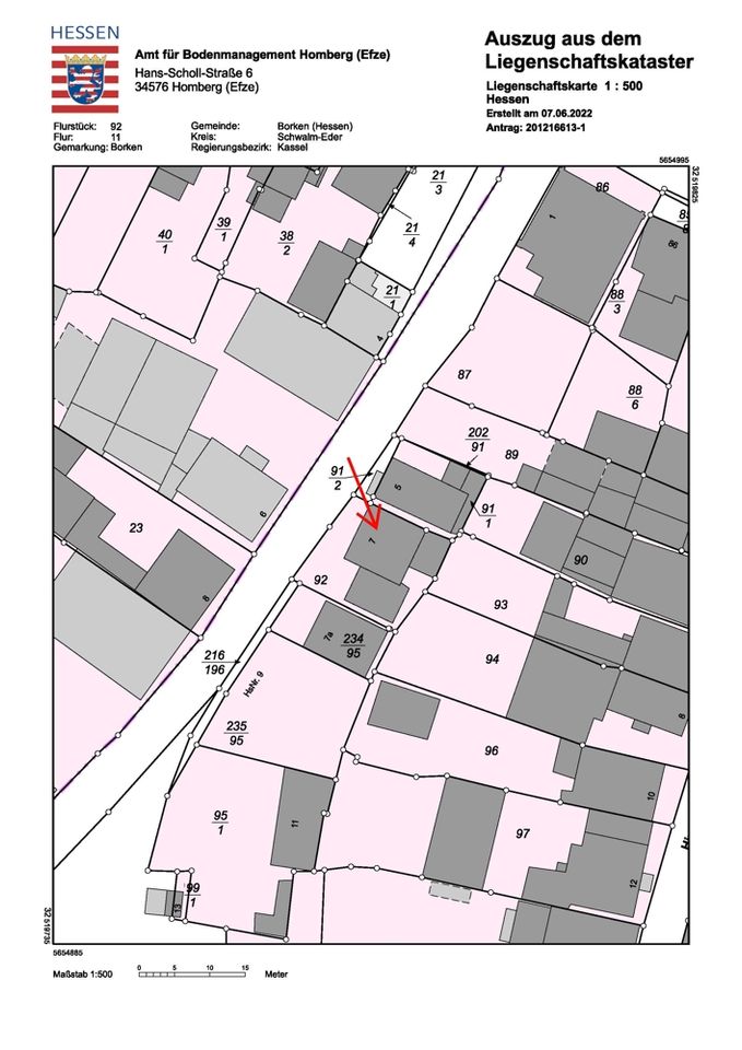 Kernsanierungsbedürftiges Ein-/Zweifamilienhaus EG und OG mit Garage! Zentrale Lage in Borken/Hessen in Borken