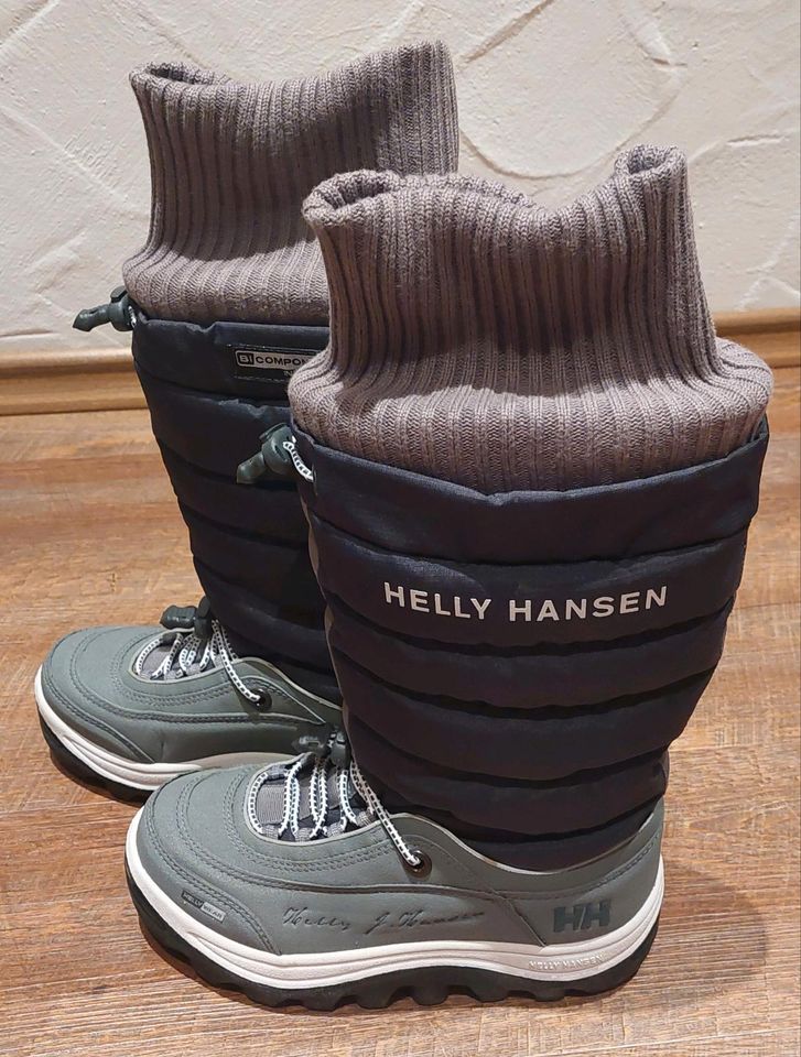 Boots, Schneestiefel von Helly Hansen, Größe 37,5 wie Neu in Echzell 