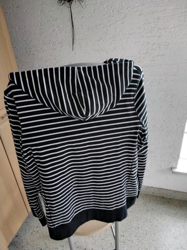 Kapuzenjacke   Jacke   Shirtjacke    Gr. L   schwarz/weiß in Gelsenkirchen
