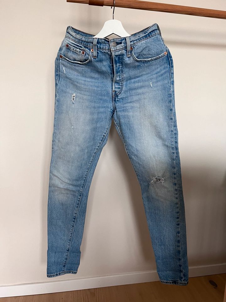 LEVI‘S 501 Skinny Jeans W26 L32 in München