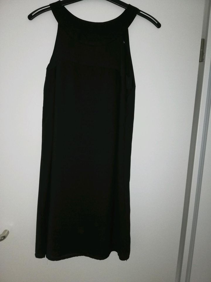 Schwarzes Kleid in Winnenden