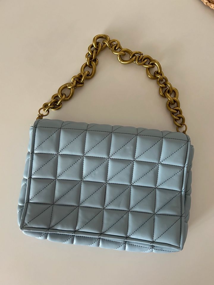 Handtasche von Zara mit Goldkette in Berlin