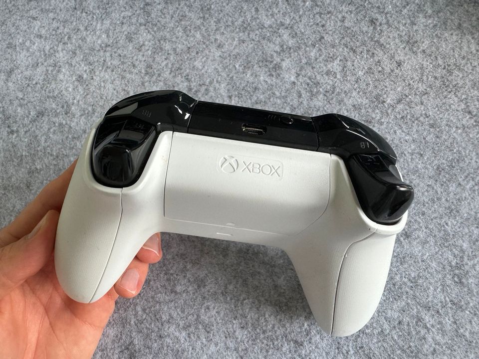 Xbox One Wireless Controller (1 Stick defekt) + neuer Sensor in Düsseldorf