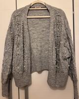 Grauer Strick-Cardigan mit Perlen von Orsay – Größe M Hessen - Groß-Gerau Vorschau