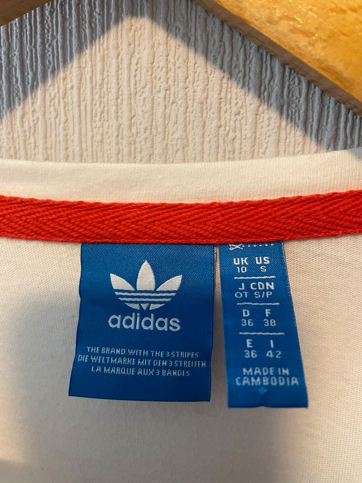 Adidas T Shirt in Illingen