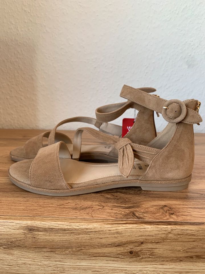 s.Oliver Leder Riemchensandalette Neu Gr. 37 in Bad Oldesloe