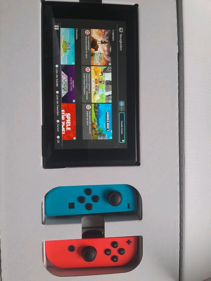 Nintendo switch vier Spiele plus pro controller in Neumünster