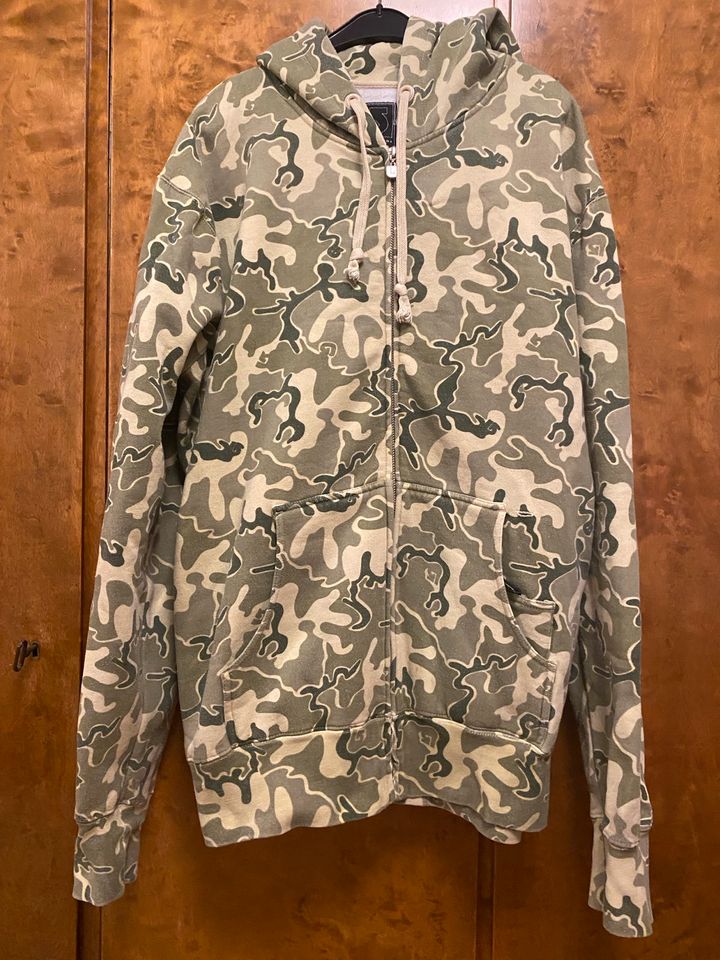 Burton  Snowboards Zip Hoodie Gr. L camouflage in München