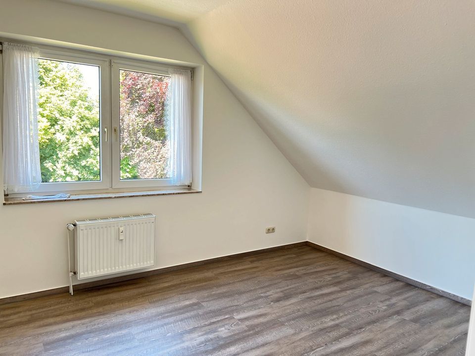 Modern aufgeteilte und renovierte 3 Zimmer Wohnung mit Loggia in bester Lage in Bad Bramstedt