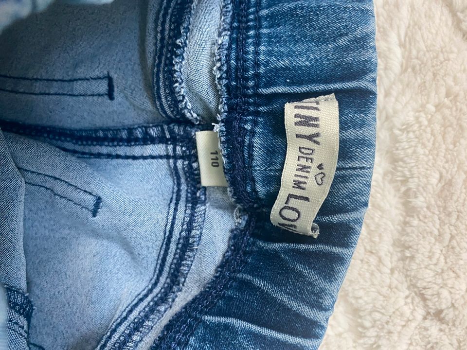 Mädchen Jeans 110 in Osnabrück