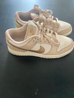 Nike Dunk Low in Beige, Größe 38,5, mit Originalverpackung Kreis Ostholstein - Eutin Vorschau