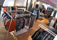 Secondhand & Vintage Bekleidung mit Einrichtung zu verkaufen Stuttgart - Untertürkheim Vorschau