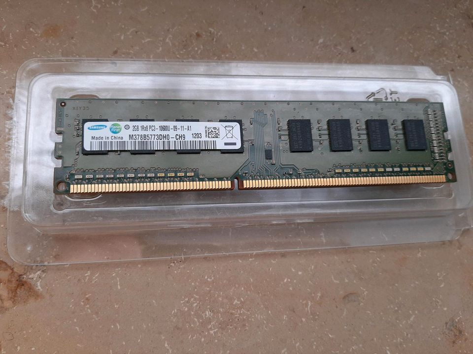 DDR-Ram Arbeitsspeicher 2GB 1Rx8 PC3 Samsung in Bischofswerda