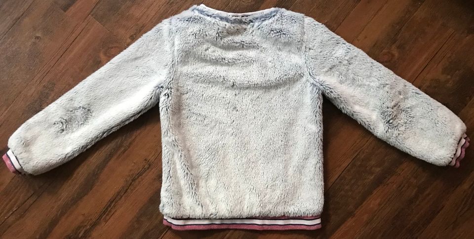 Flauschiger Pullover Mädchen Größe 122 in Köln