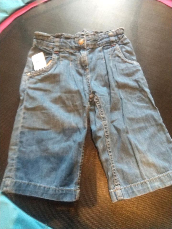 Knielange Mädchen Sommer Jeans Hose in Biedenkopf