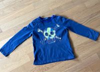 Cooles Mini Boden langarmiges Tshirt mit Totenkopf  4/5 Jahre 110 Düsseldorf - Lichtenbroich Vorschau