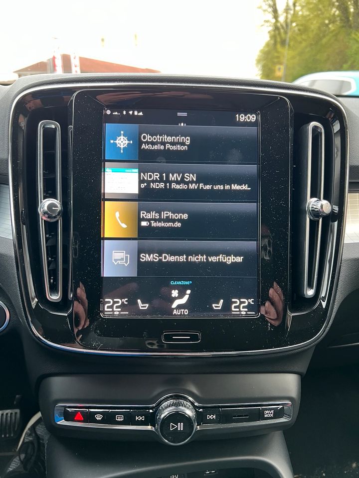 Volvo XC40 Momentum Pro in Schwerin