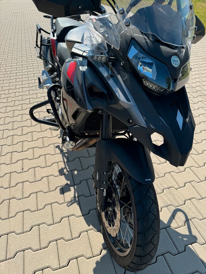 Benelli TRK 502 X TOP mit Koffern und Tankrucksack in Nauort