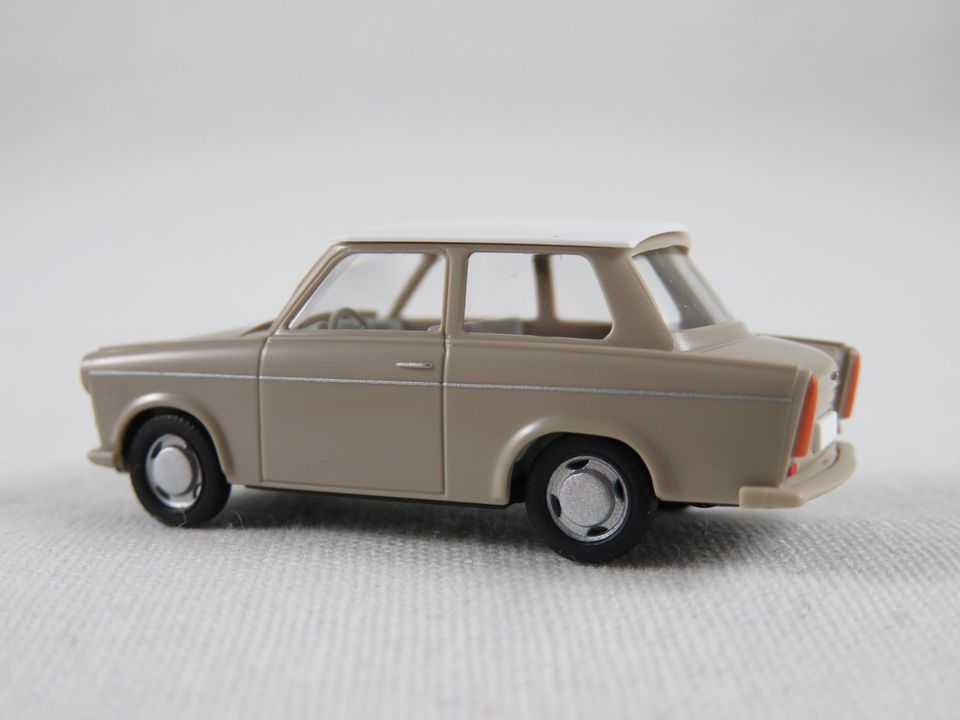 Busch 53107 Trabant P601 Lim. (1964) in pastellbraun/weiß 1:87/H0 in Bad Abbach