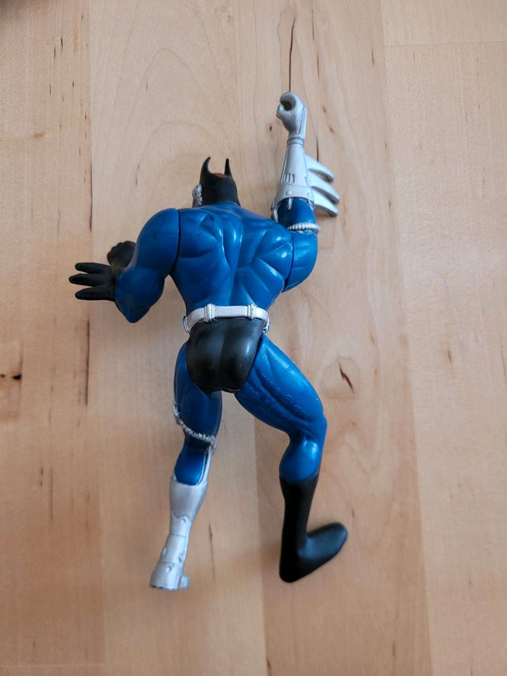 Vintage DC Kenner 1990 Batman Actionfigur mit Cape in Söhrewald