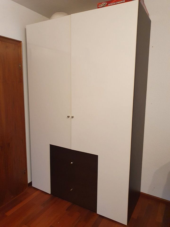 Hülsta Now Kleiderschrank glanzweiß/braun/beige in Karlsruhe