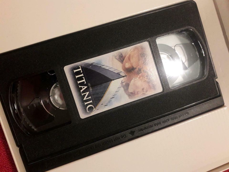 *selten* VHS Geschenkbox TITANIC in Neuhausen